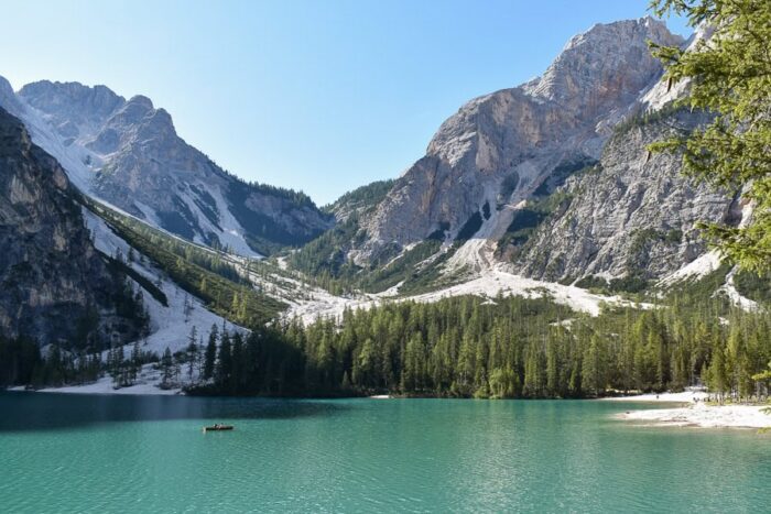 Dolomity a jezero Braies