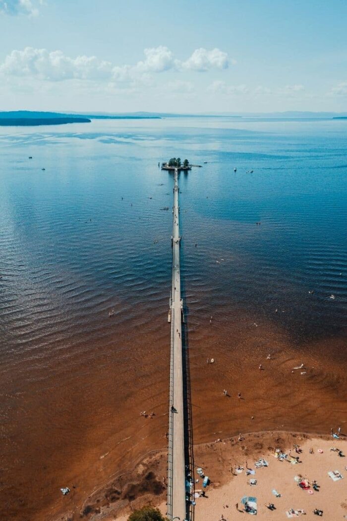 Jezero Siljan a molo v městě Rättvik