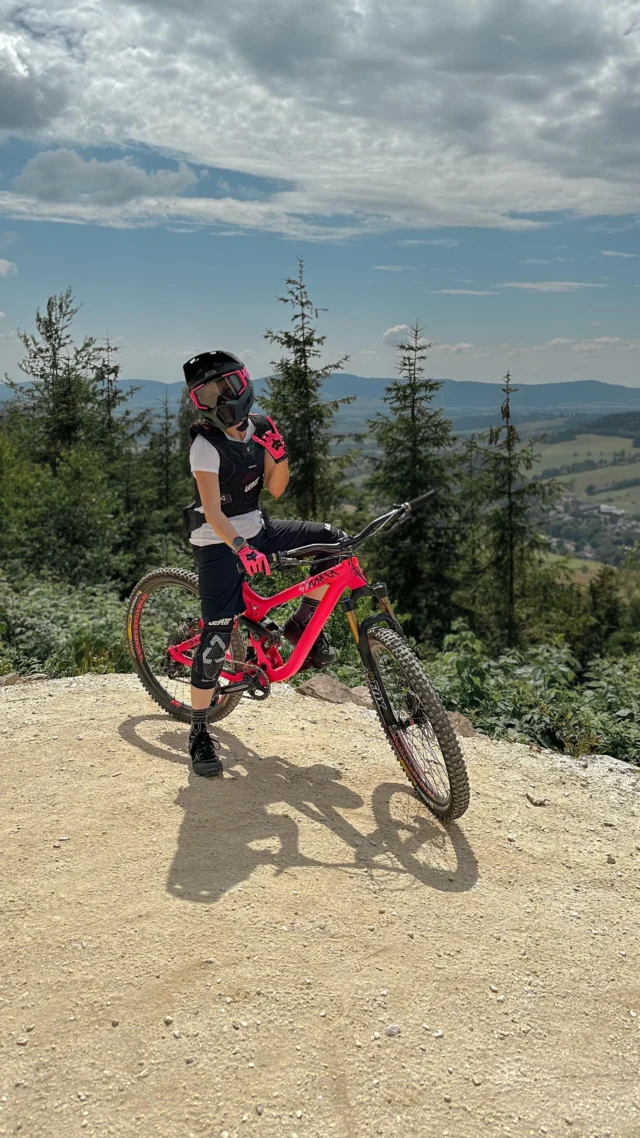 Bike day na déemku 🤓
#girlsridetoo #mtbreel #mtbgirls #holkynakole #dolnimorava
